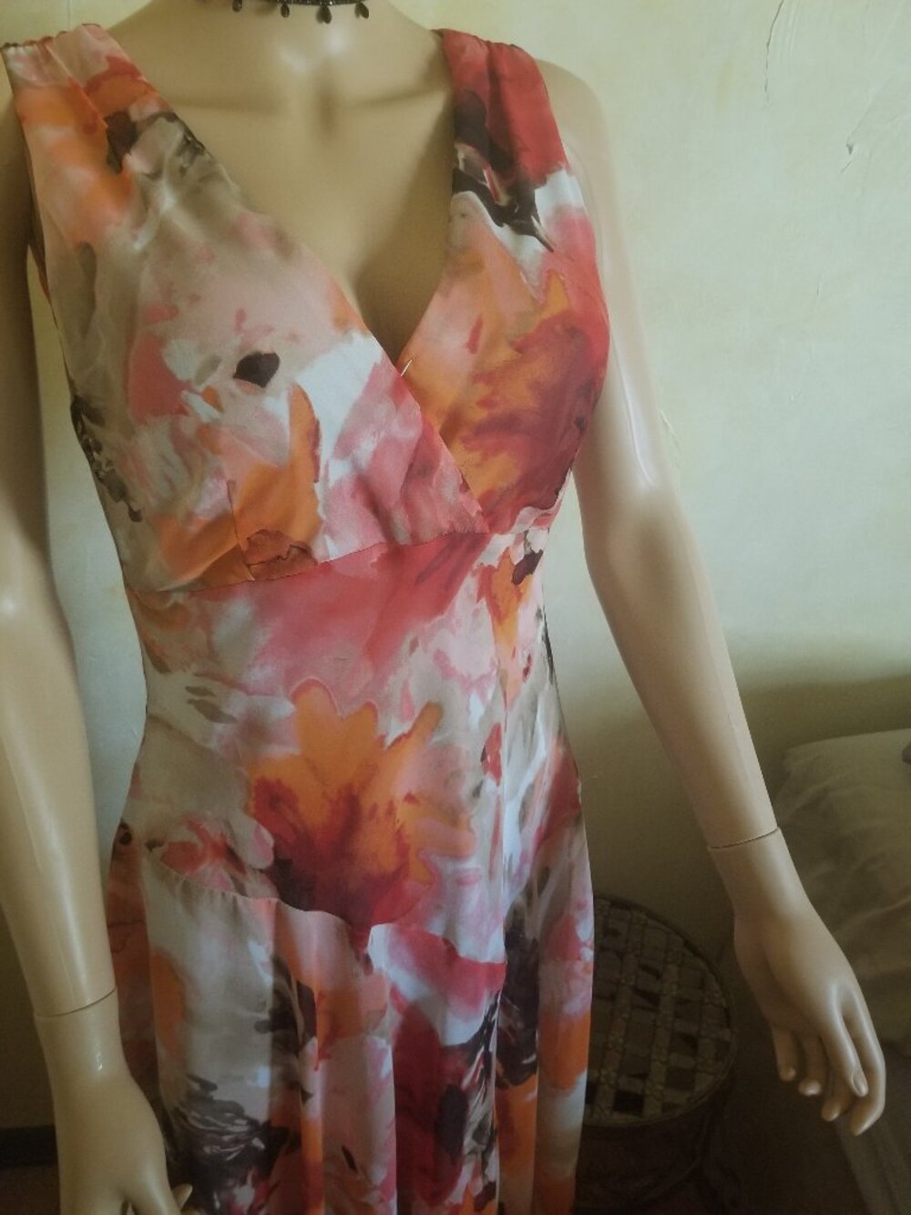 DRESSBARN FLORAL CHIFFON SLEEVELES MIDI DRESS  Size 8  WITH A HANKERCHIEF HEM